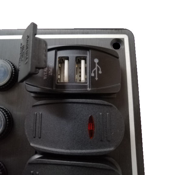 Pannello Elettrico Quadro 7 Interruttori Orizzontale - Verticale 242x114 mm + Porta USB Doppia